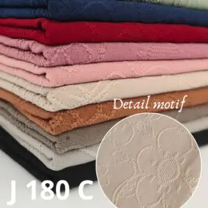 Cari bahan hijab atau tunik yang lentur dan tidak menerawang? Jersey Jaquard J 180 C pilihannya. Kain jatuh, adem, dan tersedia dalam 10 warna cantik.